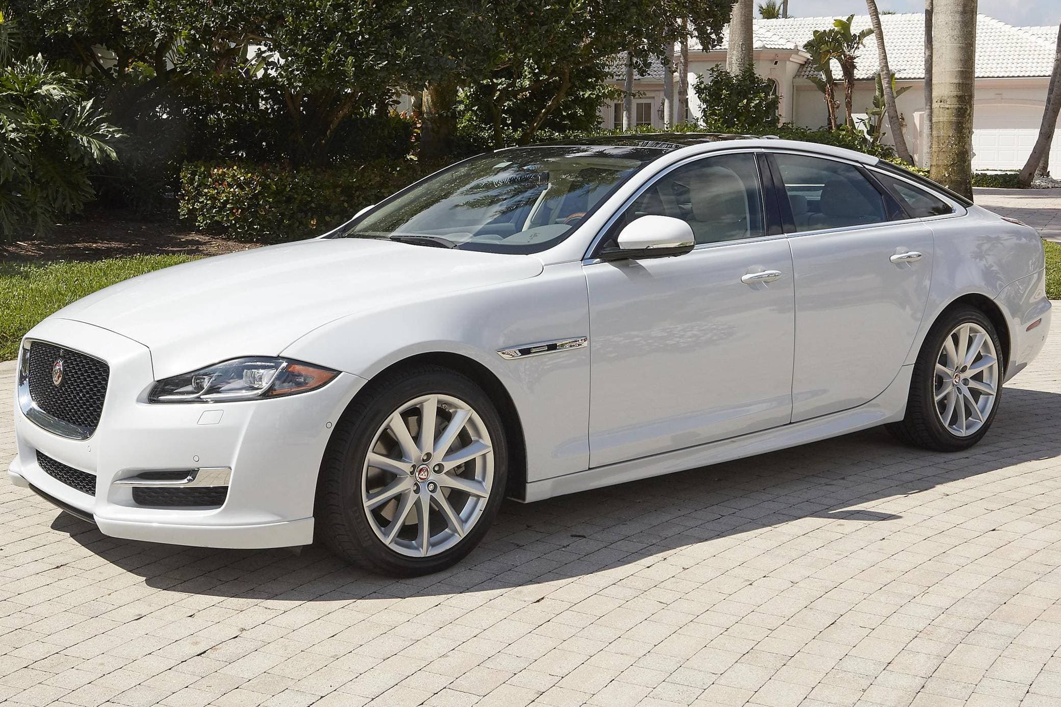2016 Jaguar XJ sold for $29,000