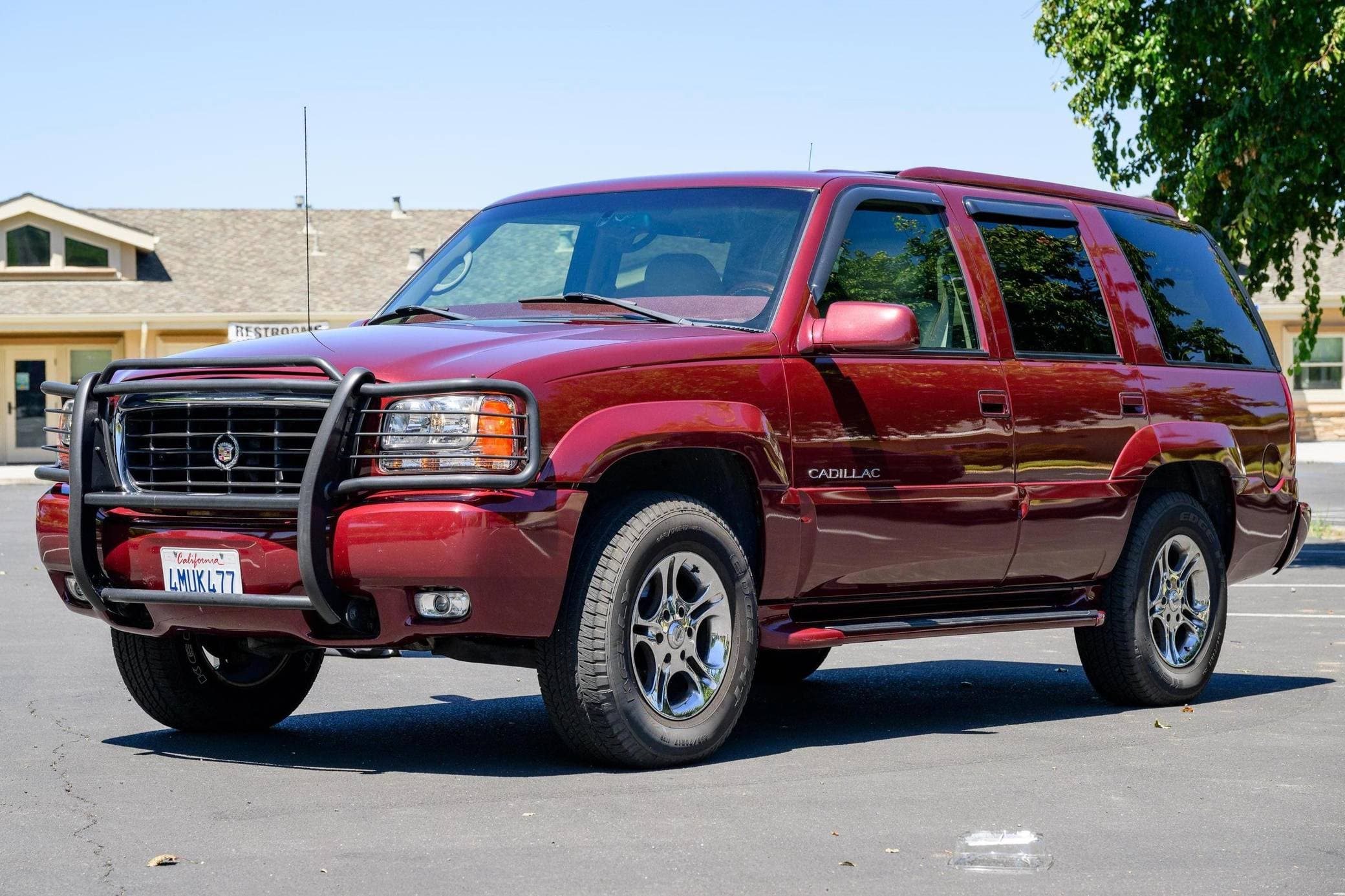 2000 Cadillac Escalade sold for $11,500
