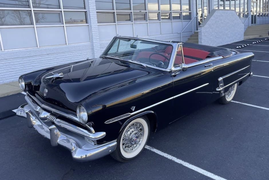 1953 Ford Crestline sold for $26,000