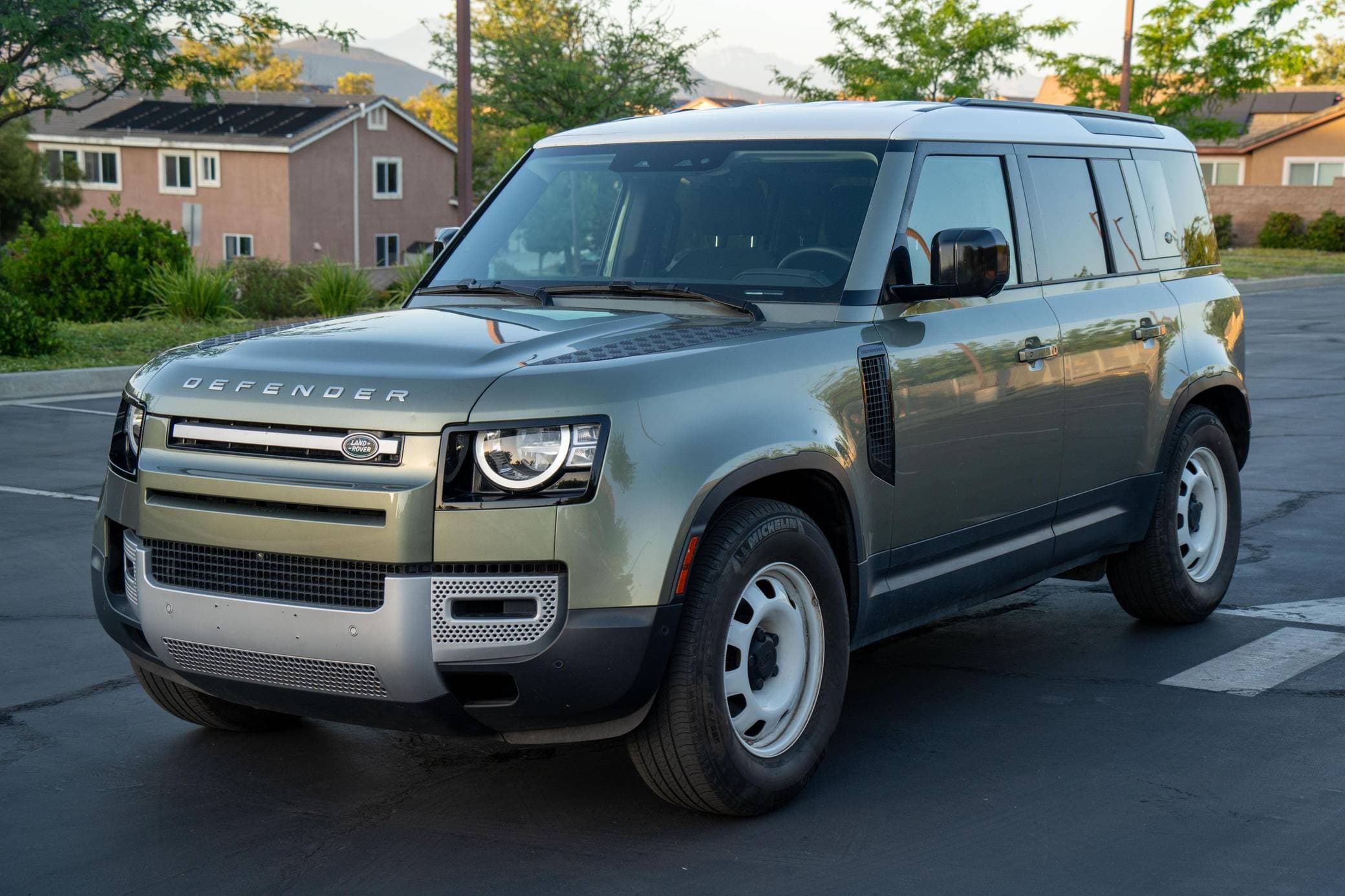 2021 Land Rover Defender sold for $35,250