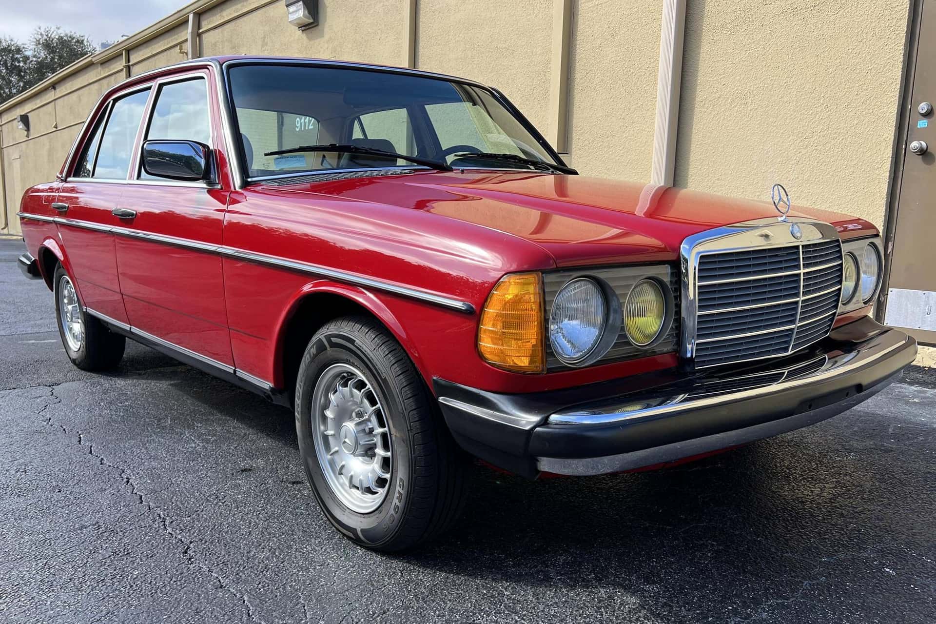1985 Mercedes-Benz E-Class sold for $11,000