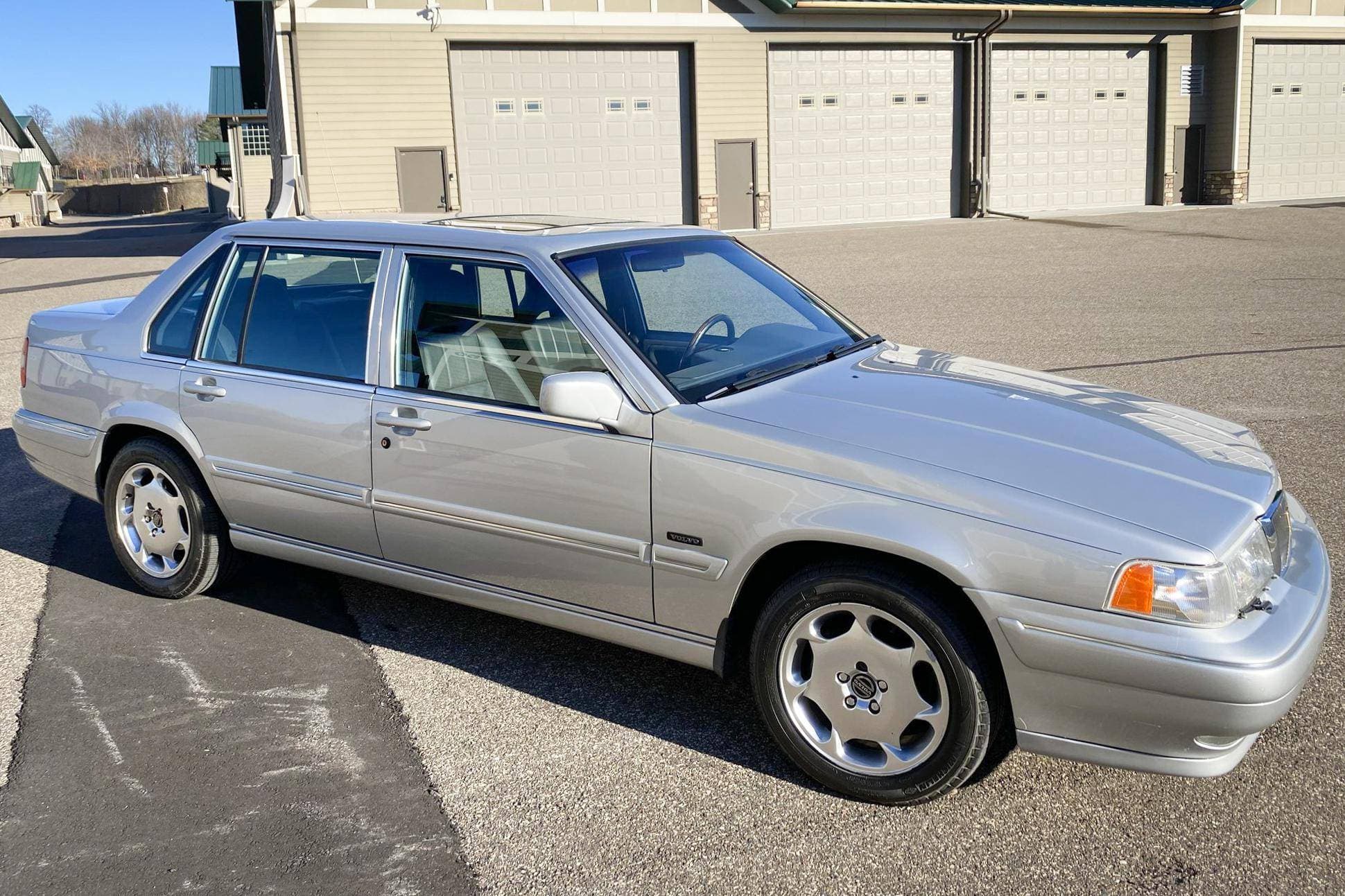 1998 Volvo S90 sold for $7,300