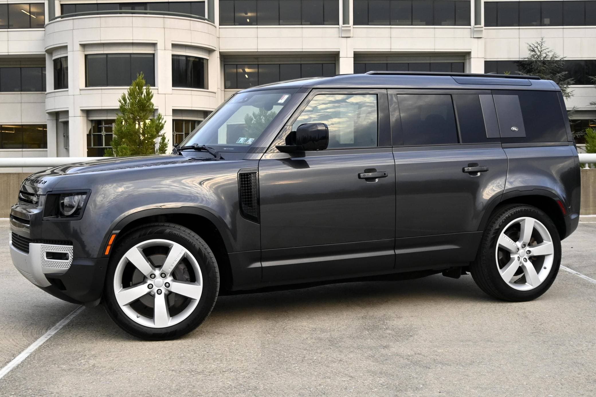 2021 Land Rover Defender sold for $37,750