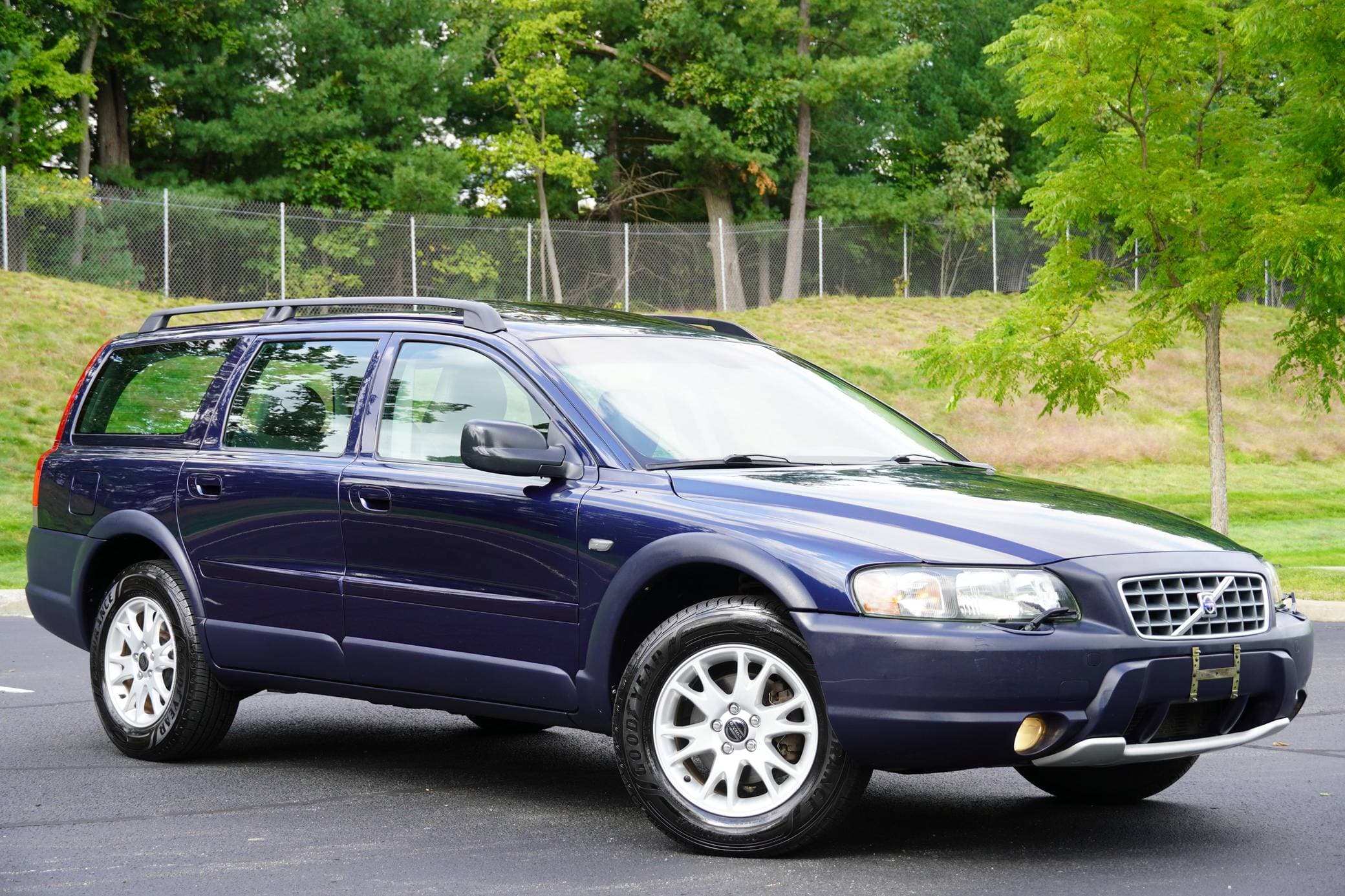 2004 Volvo XC70 sold for $9,550