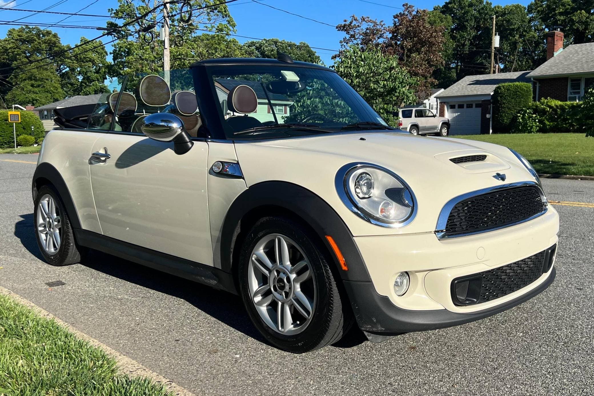 2012 MINI Cooper sold for $15,000