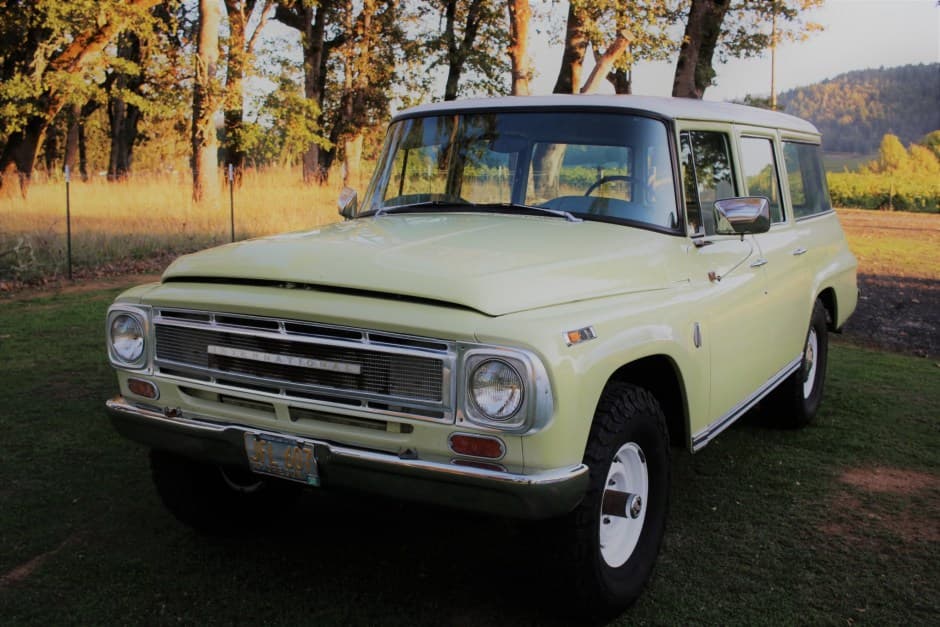 1968 International Harvester Travelall sold for $10,600
