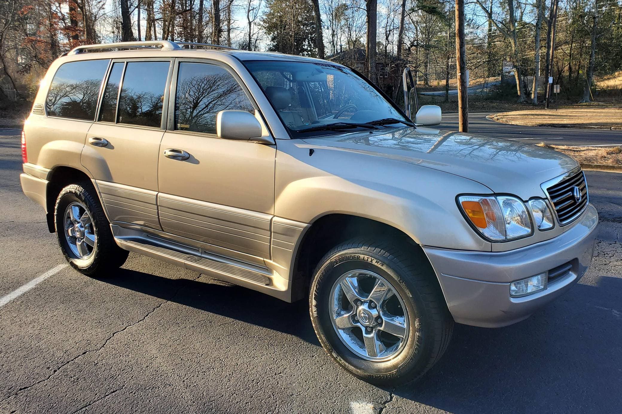2001 Lexus LX sold for $10,300