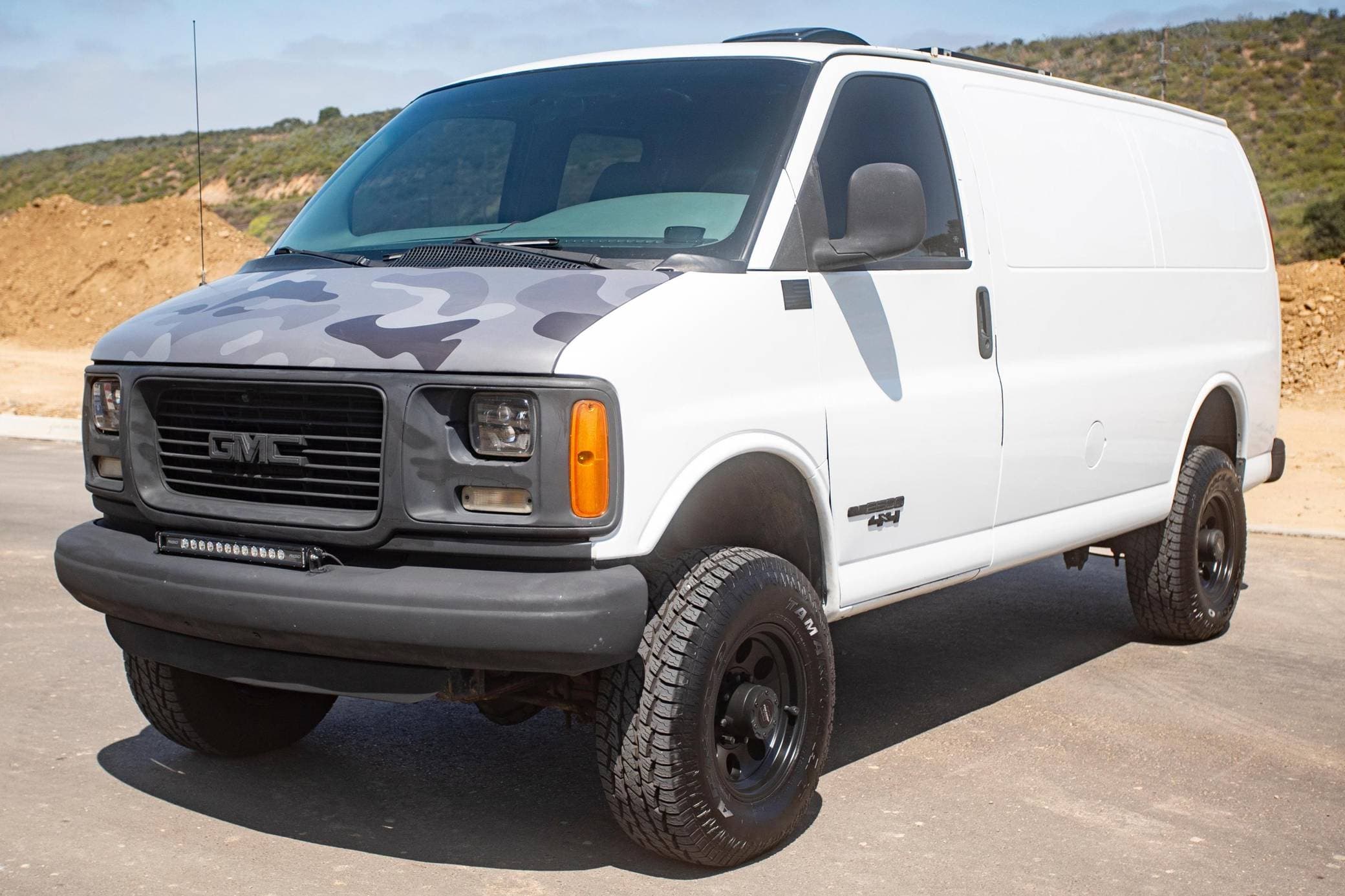 1998 GMC Savana sold for $15,500