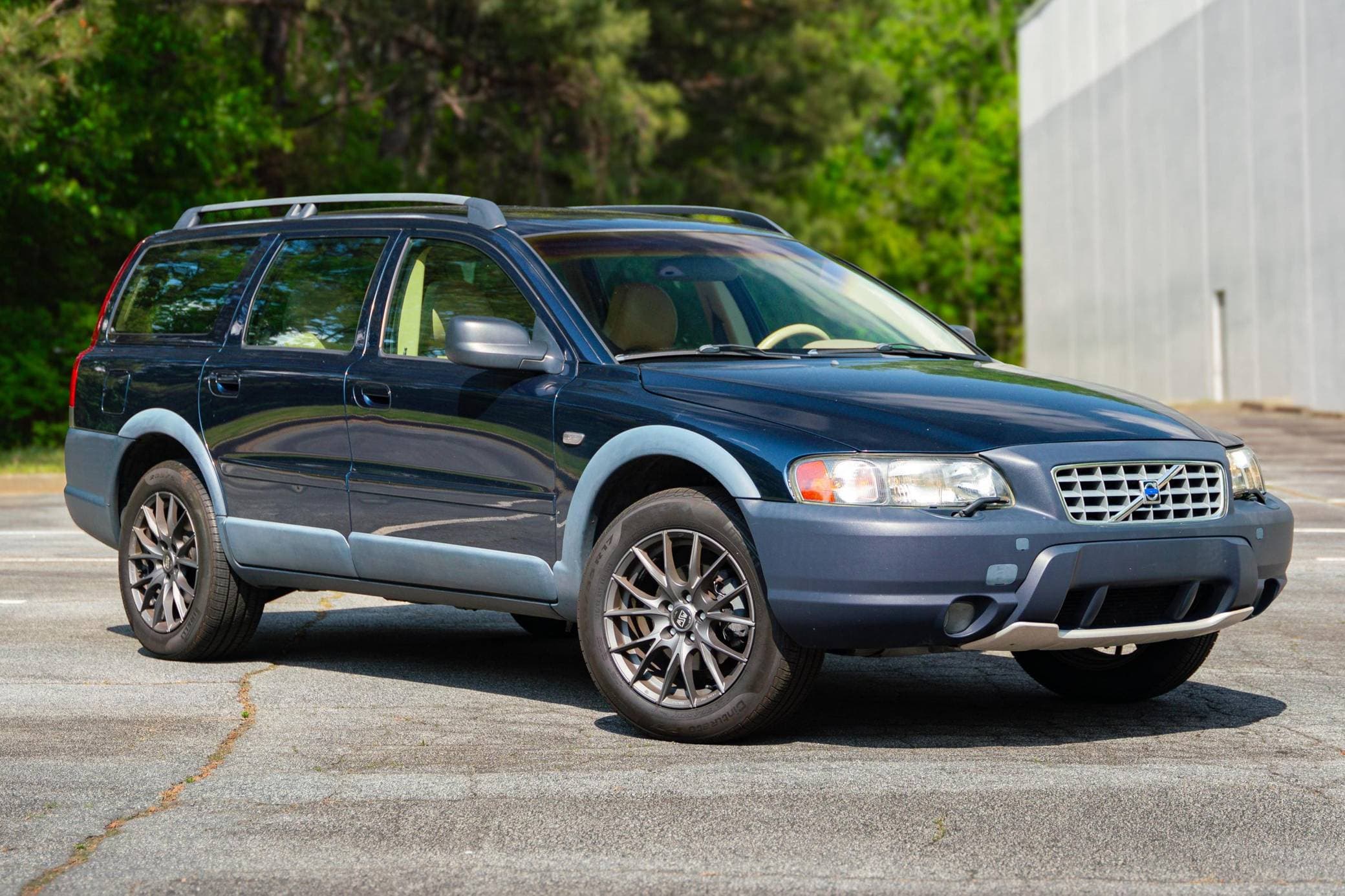 2001 Volvo XC70 sold for $12,400