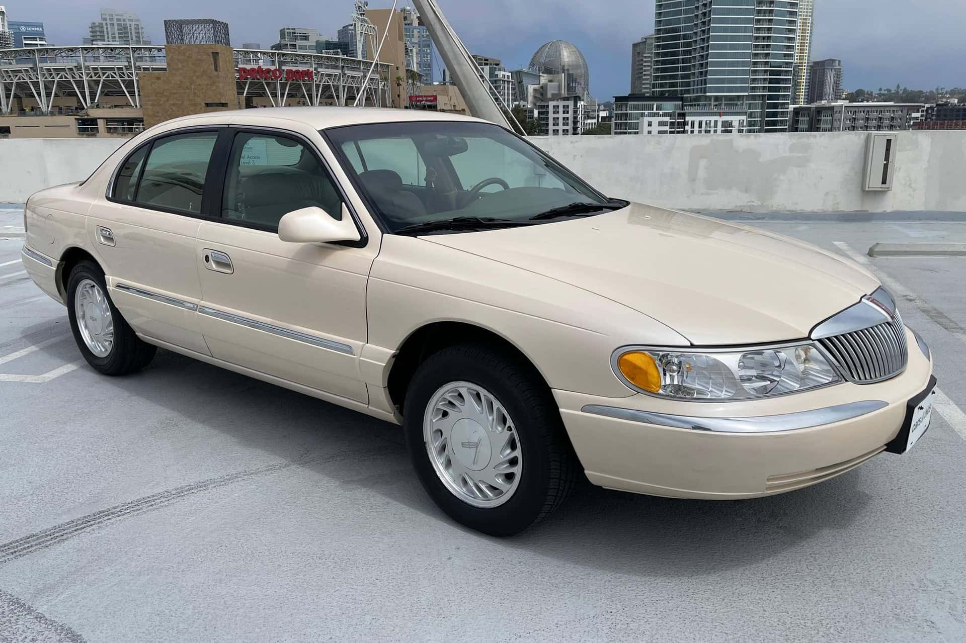 1998 Lincoln Continental sold for $4,700