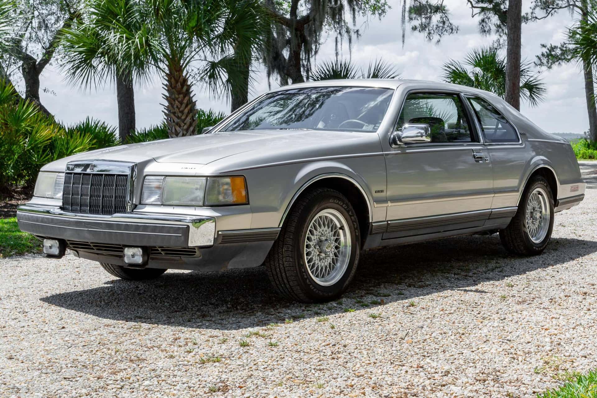 1990 Lincoln Mark VII sold for $10,290