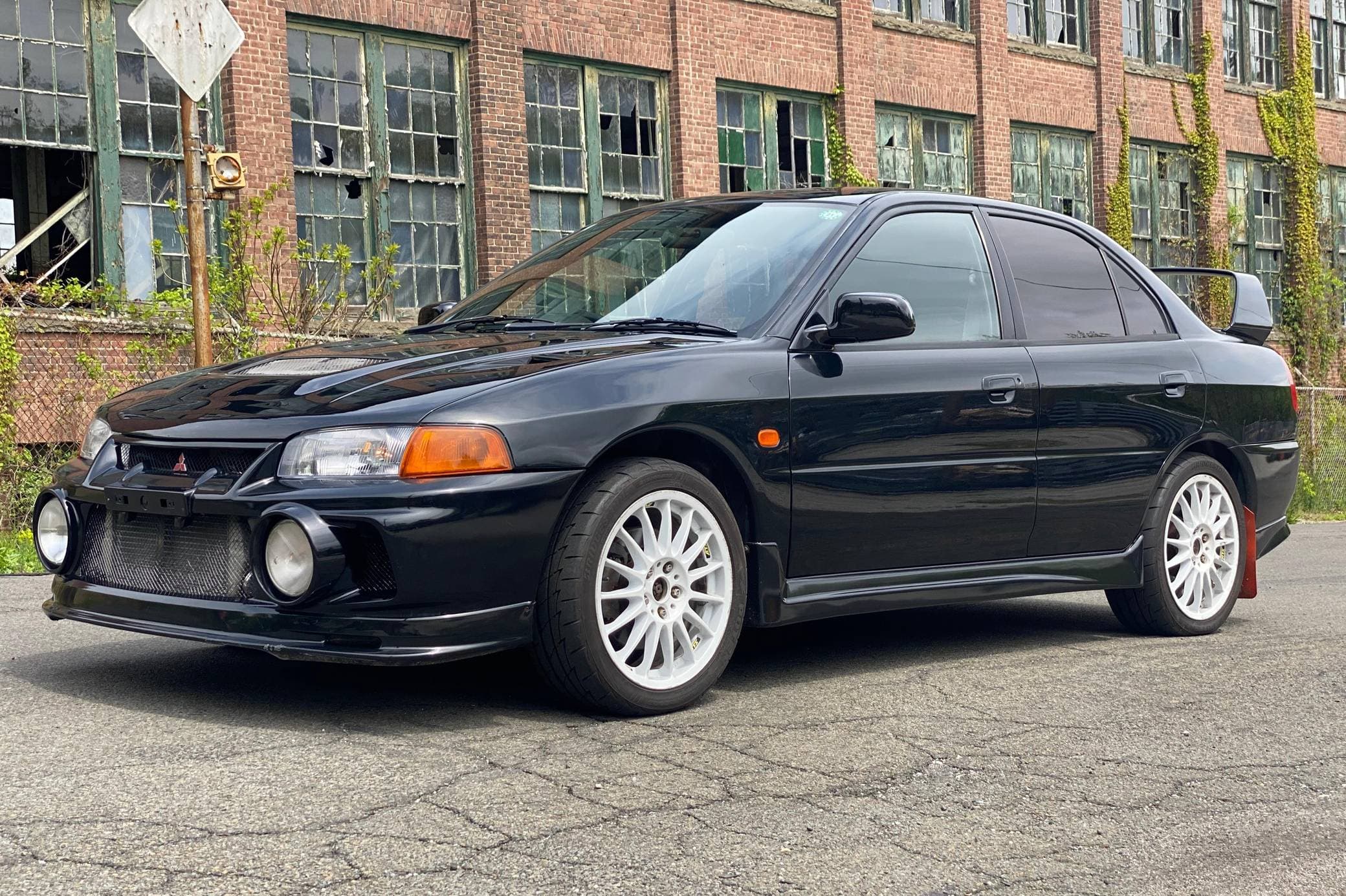 1996 Mitsubishi Lancer Evolution sold for $15,111