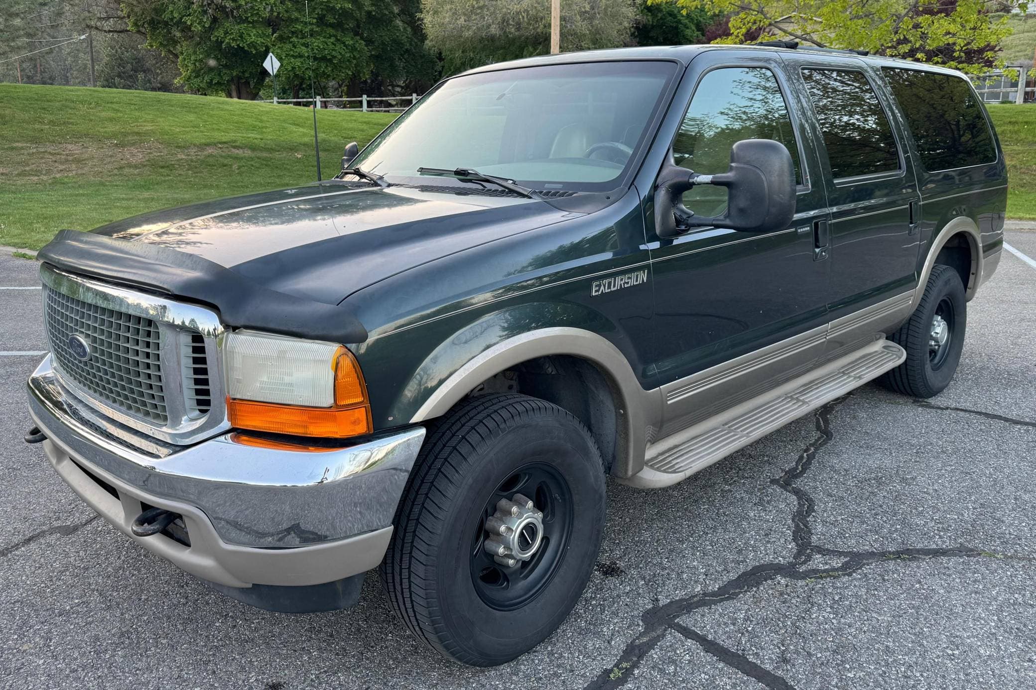 2000 Ford Excursion sold for $8,686
