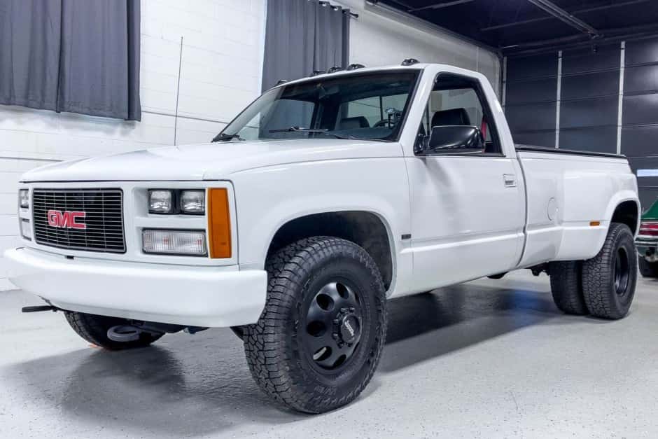 1989 GMC Sierra (GMT400 1988-2002) sold for $24,300