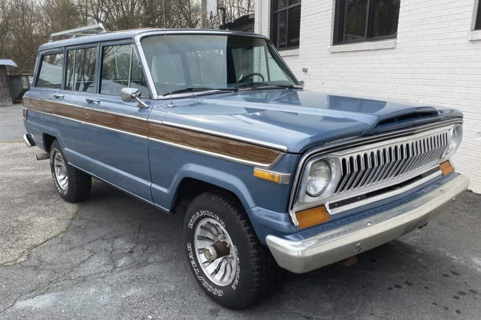 1982 Jeep SJ Wagoneer sold for $18,100