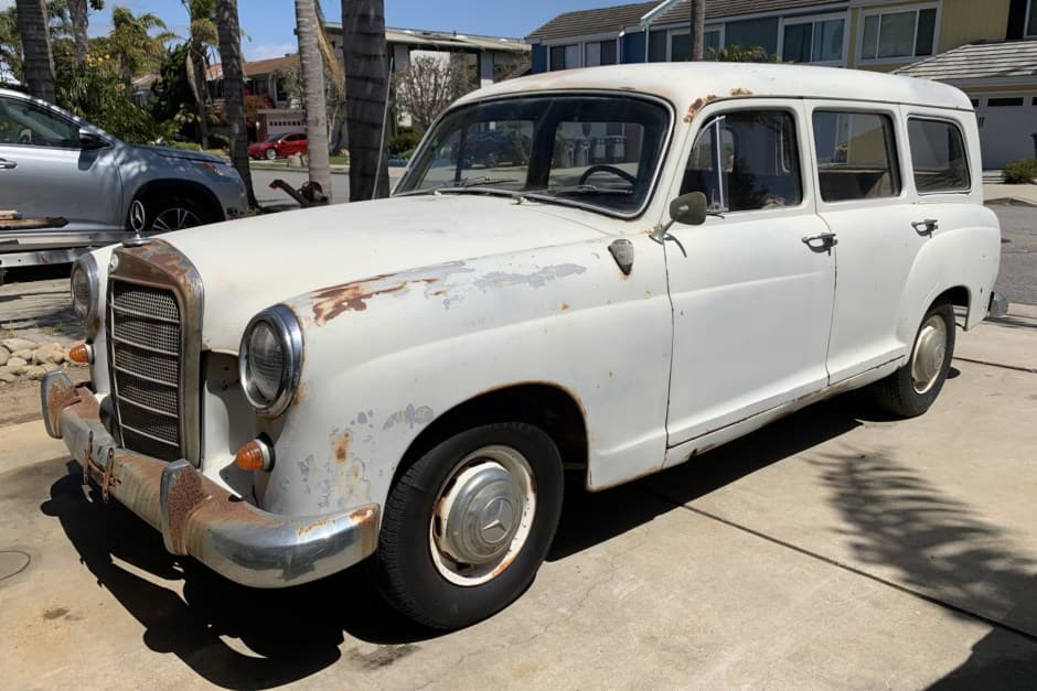 1960 Mercedes-Benz Ponton sold for $10,200