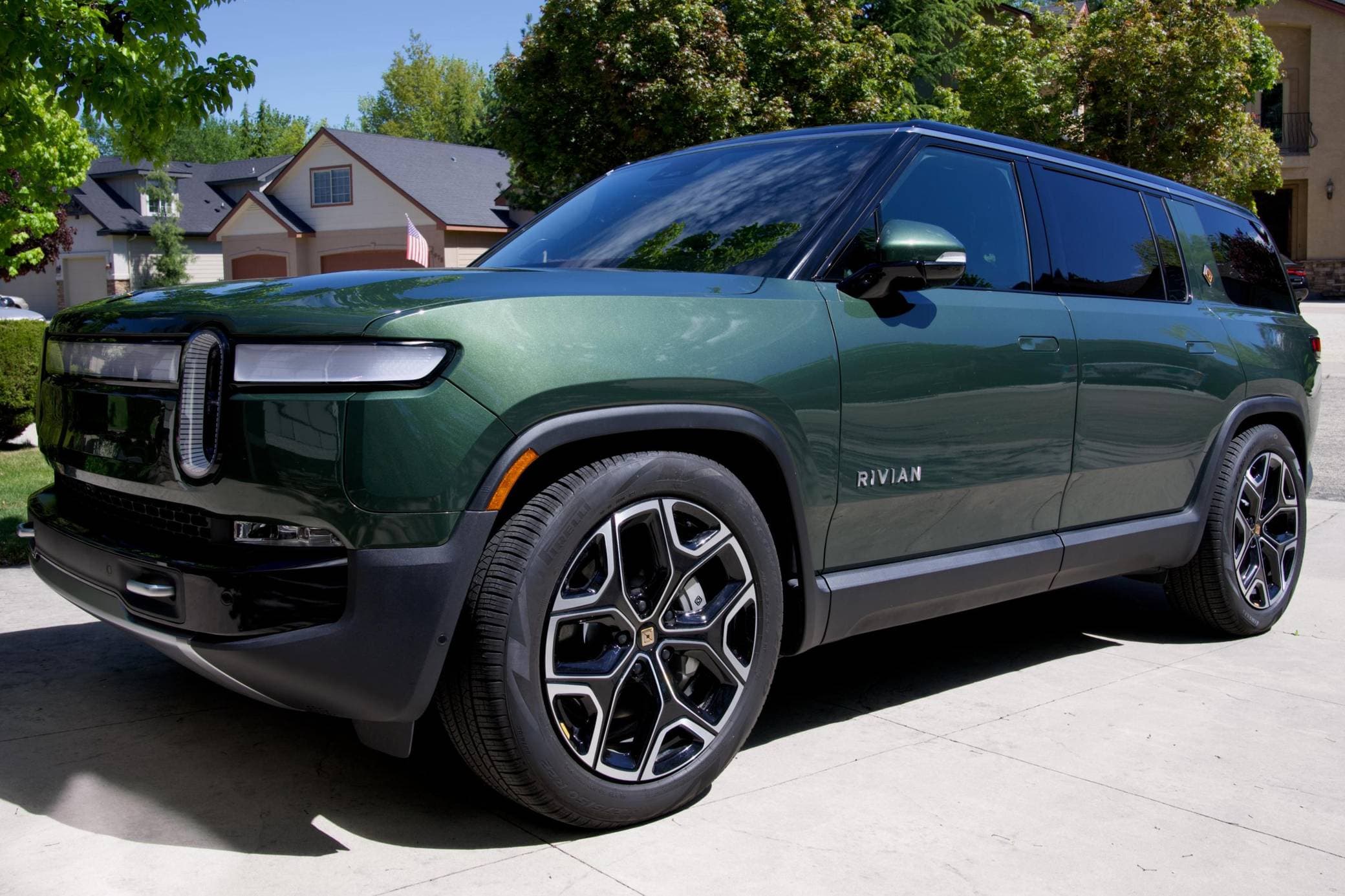 2024 Rivian R1S sold for $30,250