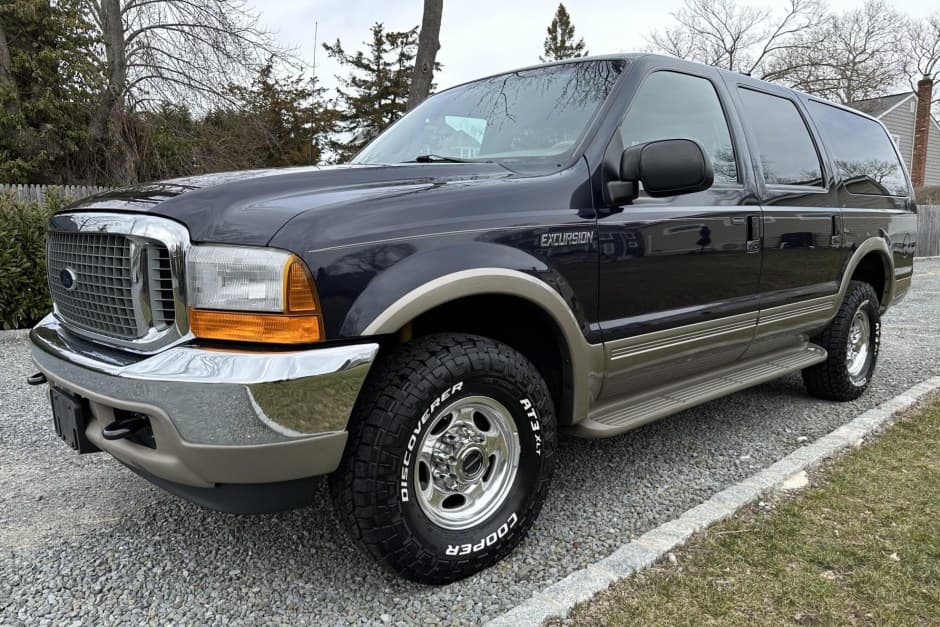 2001 Ford Excursion sold for $22,250