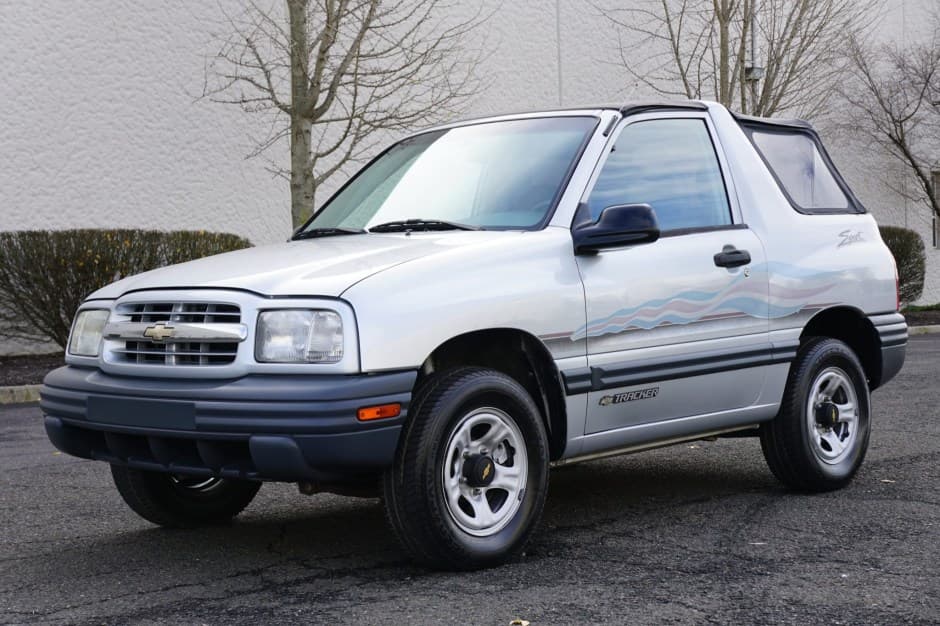 1999 Geo Tracker/Suzuki Sidekick sold for $10,555
