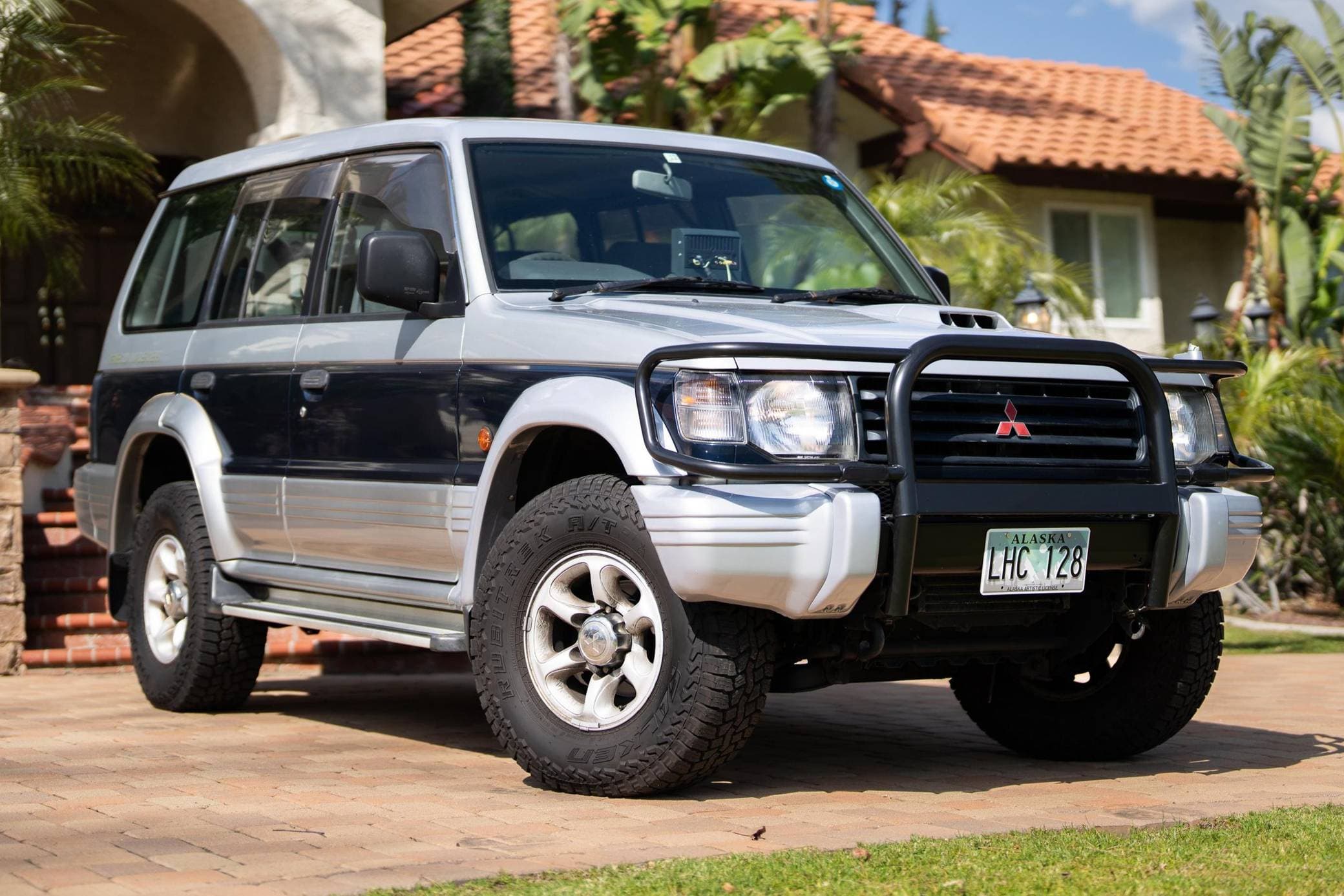 1996 Mitsubishi Pajero sold for $6,300