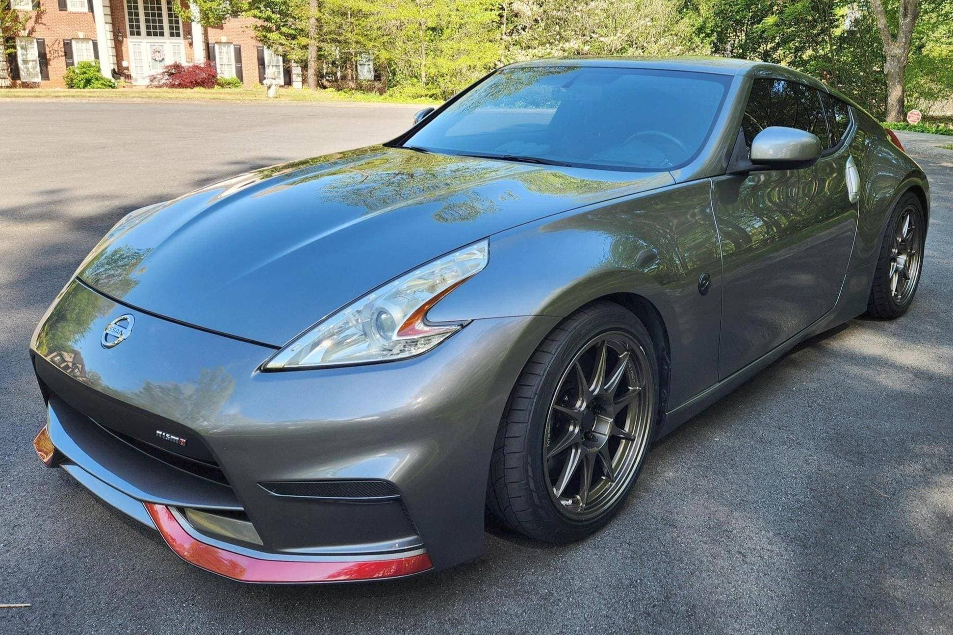 2011 Nissan 370Z sold for $15,250