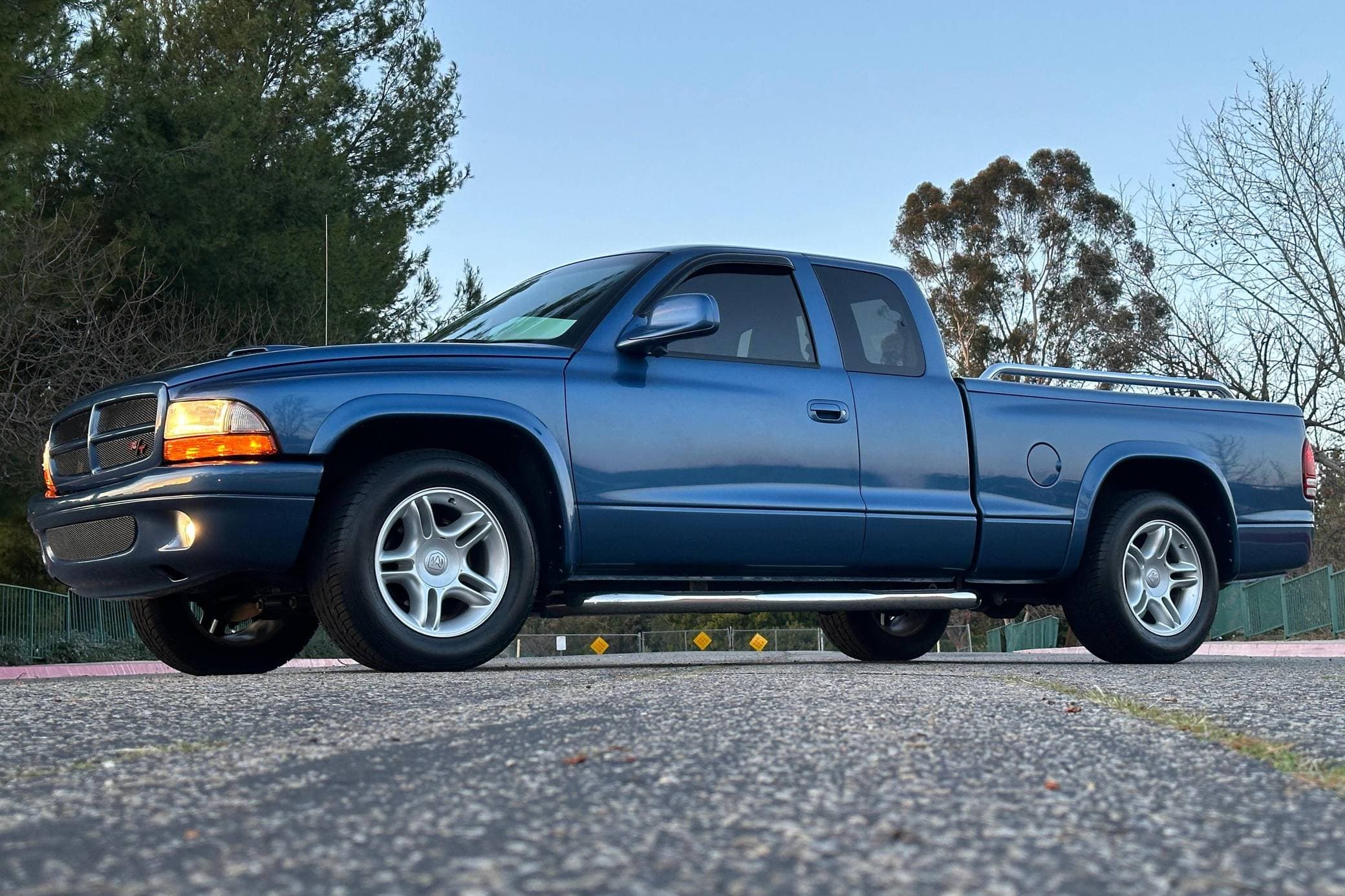2001 Dodge Dakota sold for $10,900