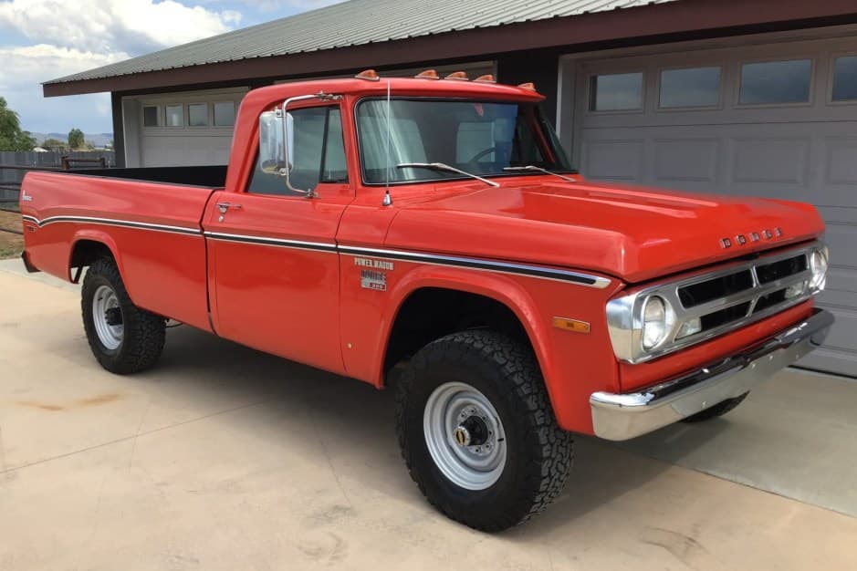 1971 Dodge Power Wagon sold for $25,000