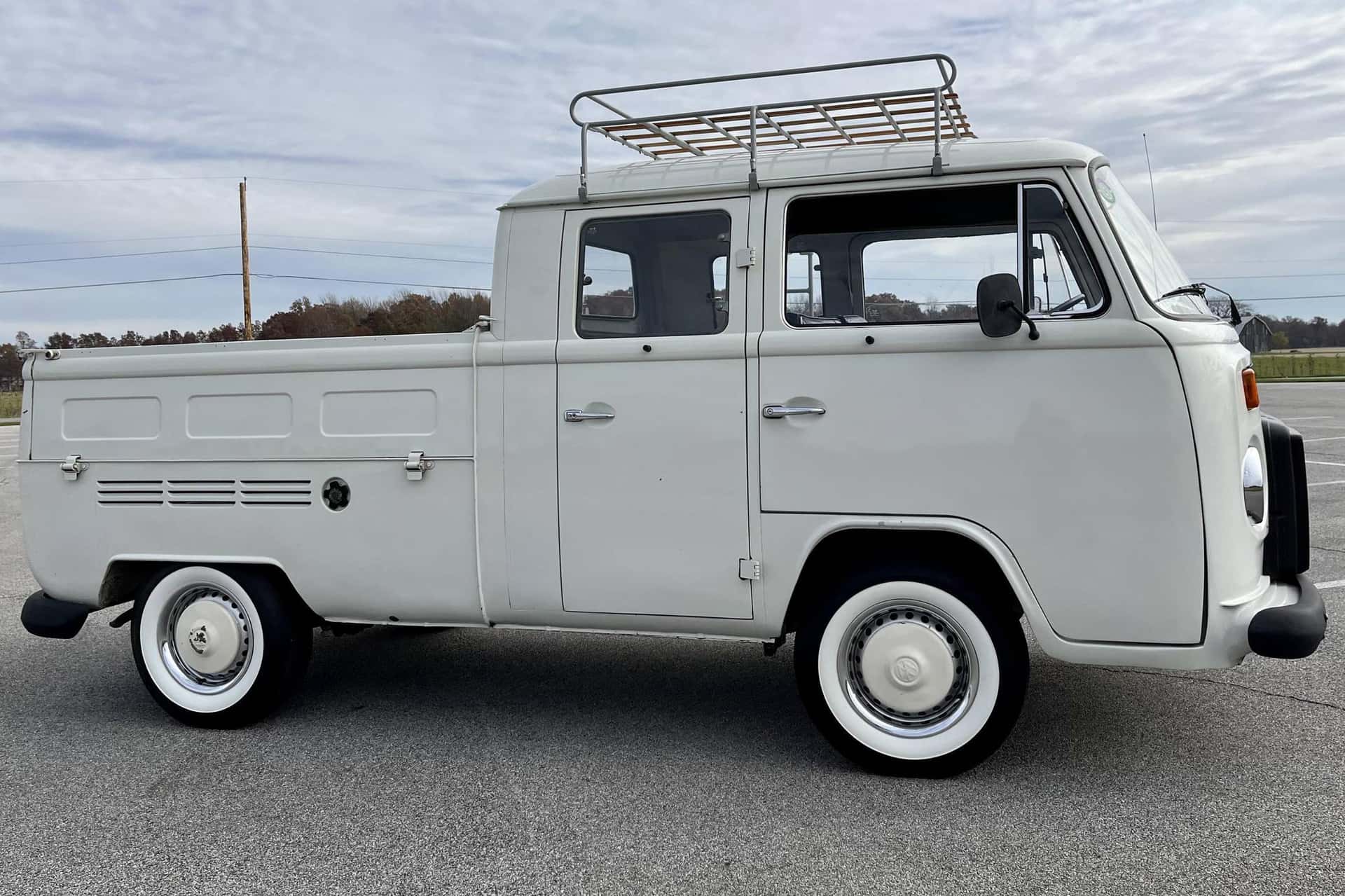 1983 Volkswagen Type 2 sold for $15,250
