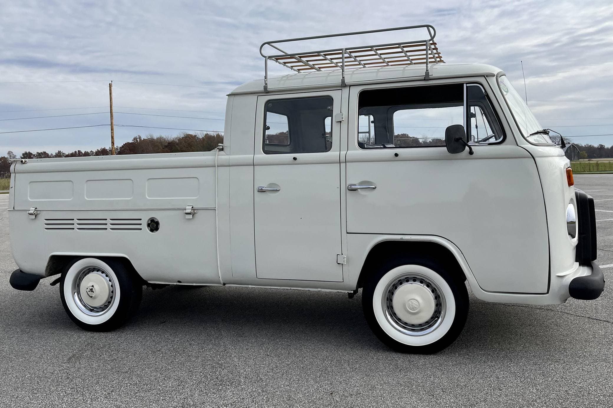 1983 Volkswagen Type 2 sold for $15,250