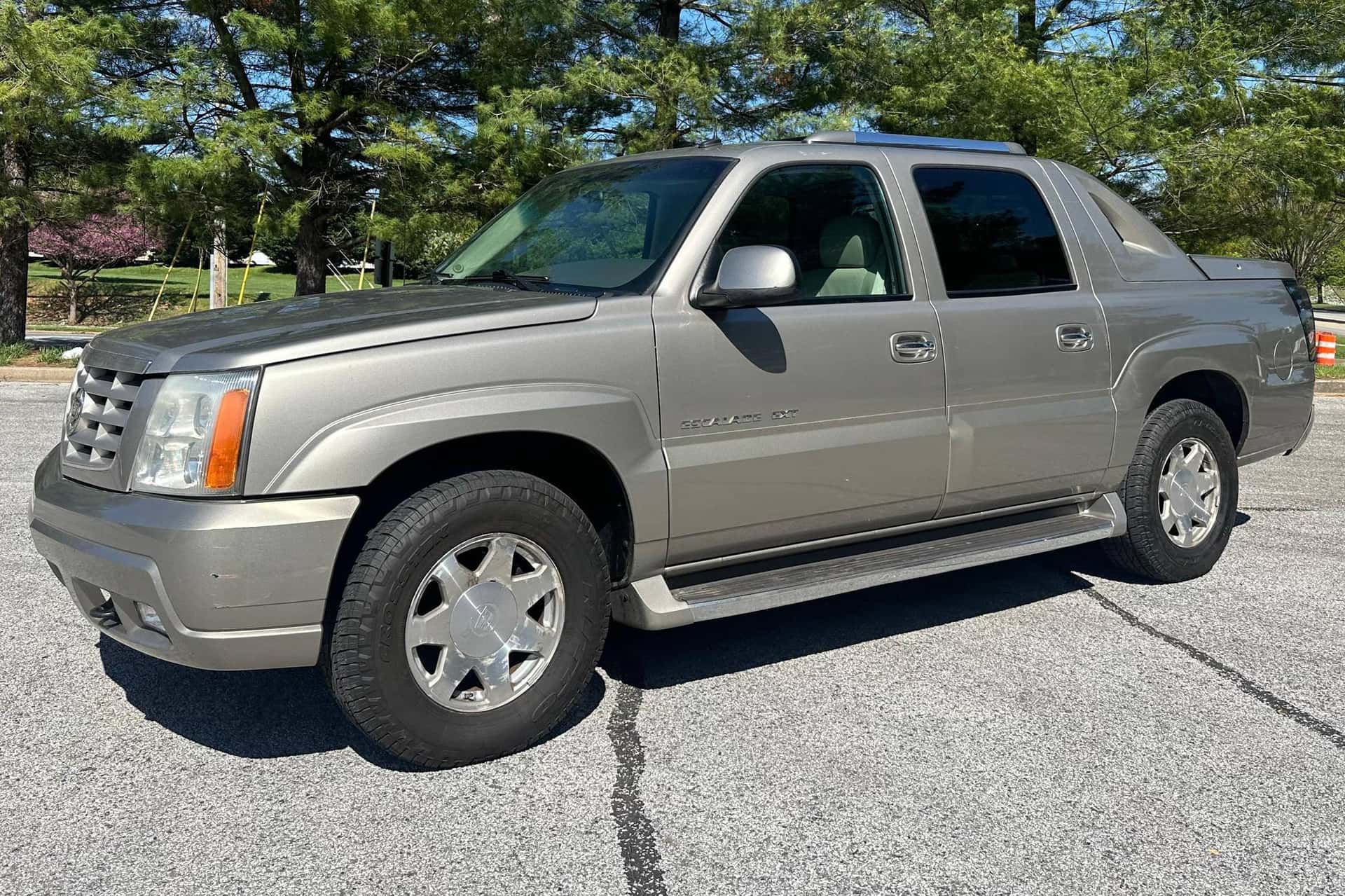 2002 Cadillac Escalade sold for $7,200