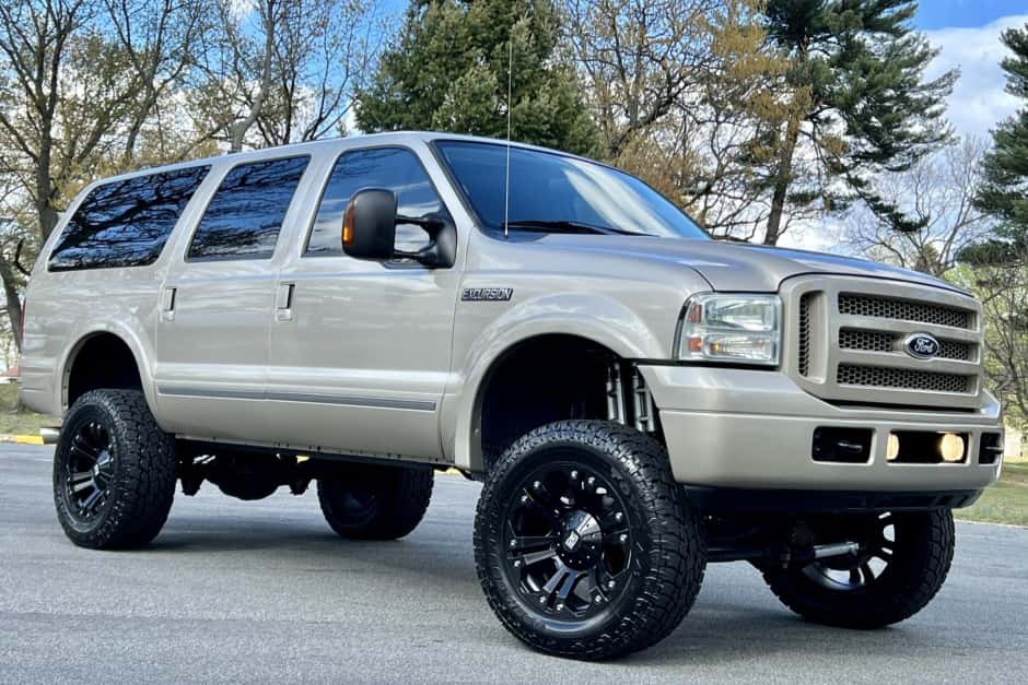 2005 Ford Excursion sold for $29,000