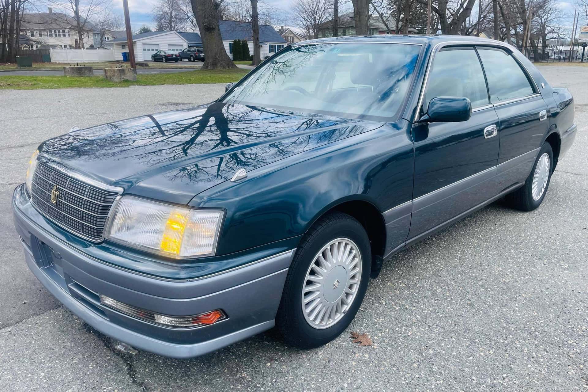 1997 Toyota Crown sold for $9,600