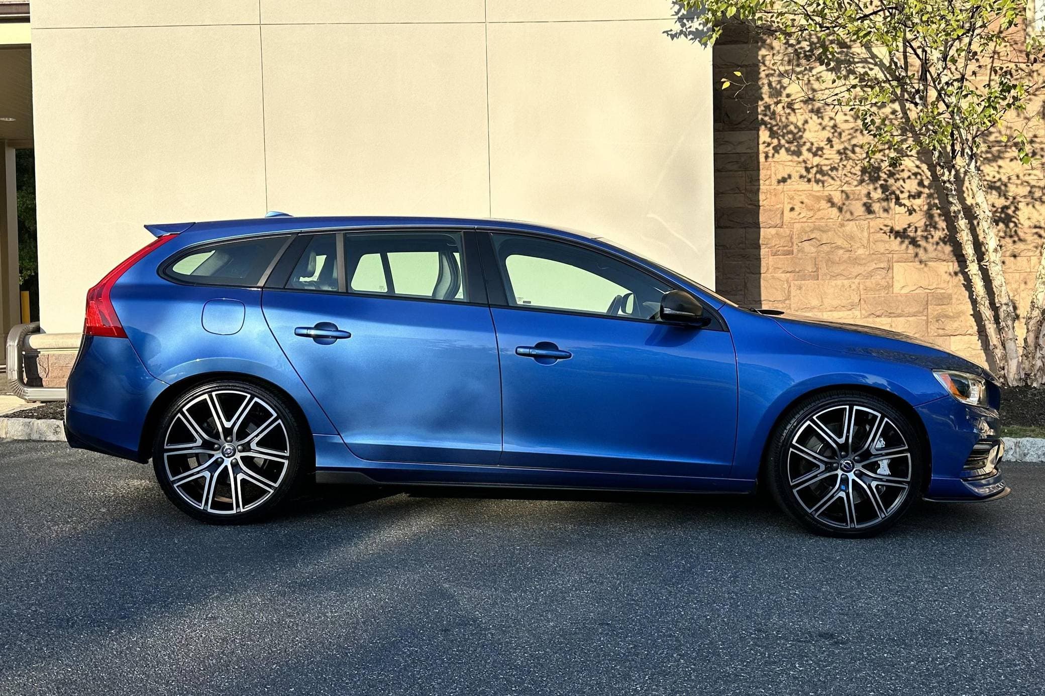 2018 Volvo V60 sold for $41,500