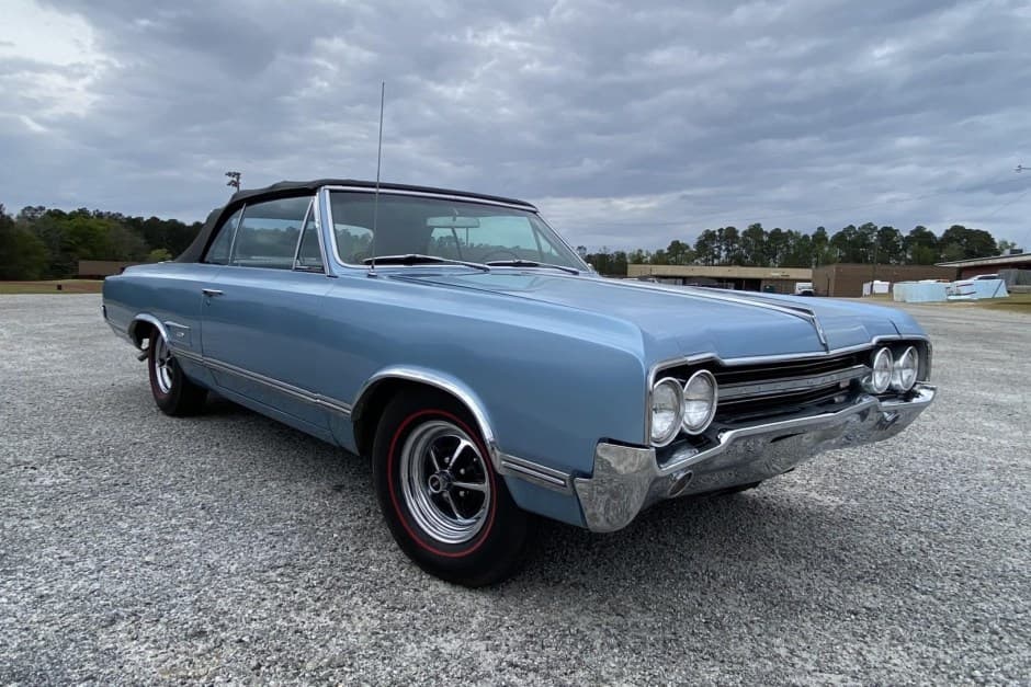 1965 Oldsmobile 442 sold for $28,500