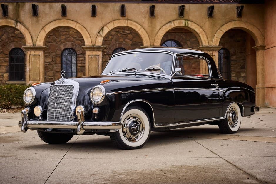 1960 Mercedes-Benz Ponton sold for $80,000