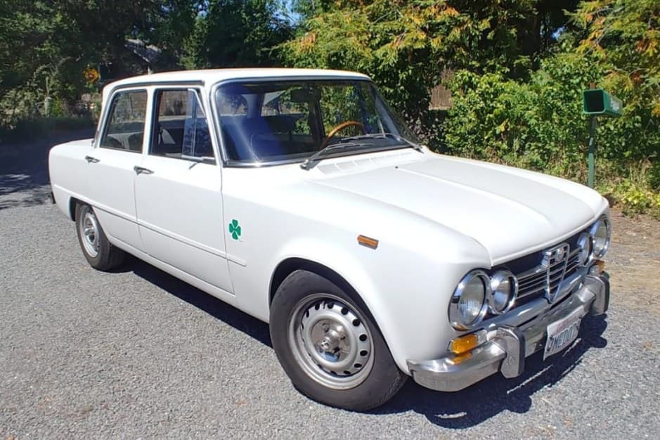 1975 Alfa Romeo 105 Series Sedan sold for $26,000