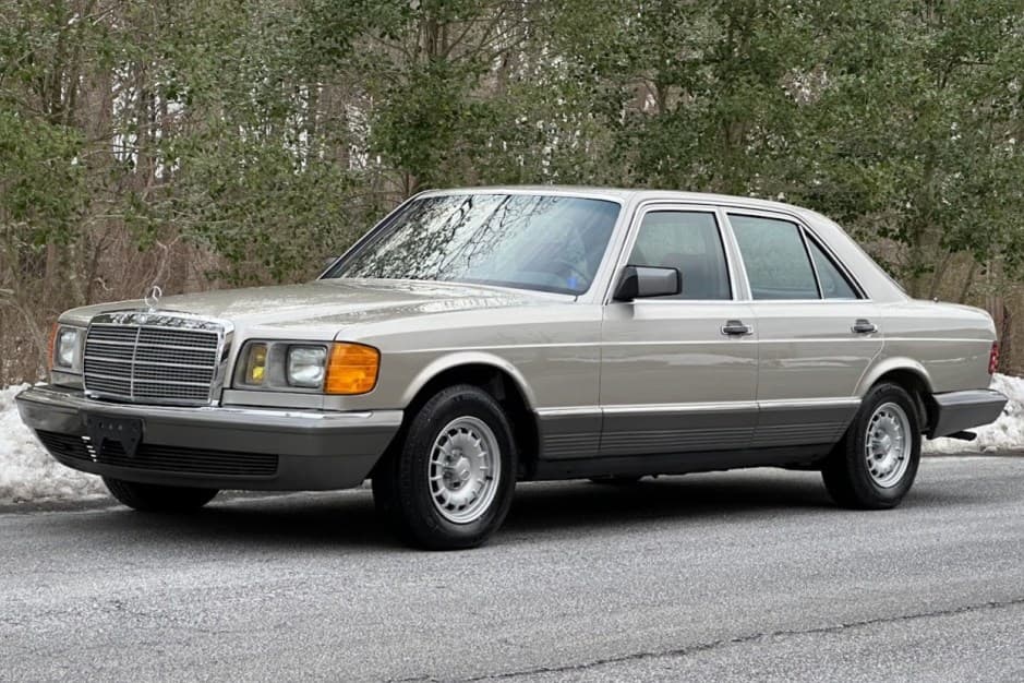 1985 Mercedes-Benz W126 S-Class sold for $15,000