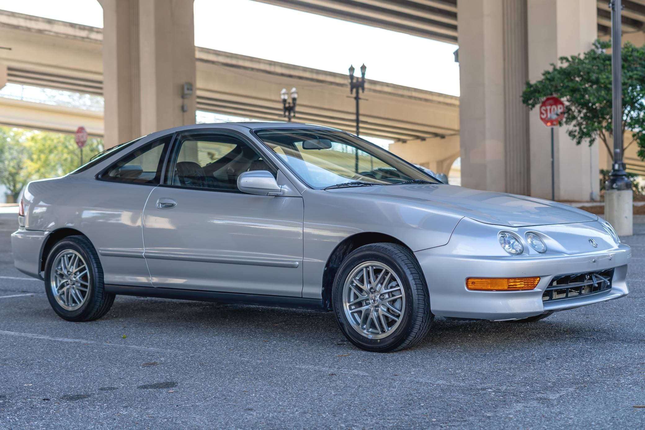 2000 Acura Integra sold for $11,400
