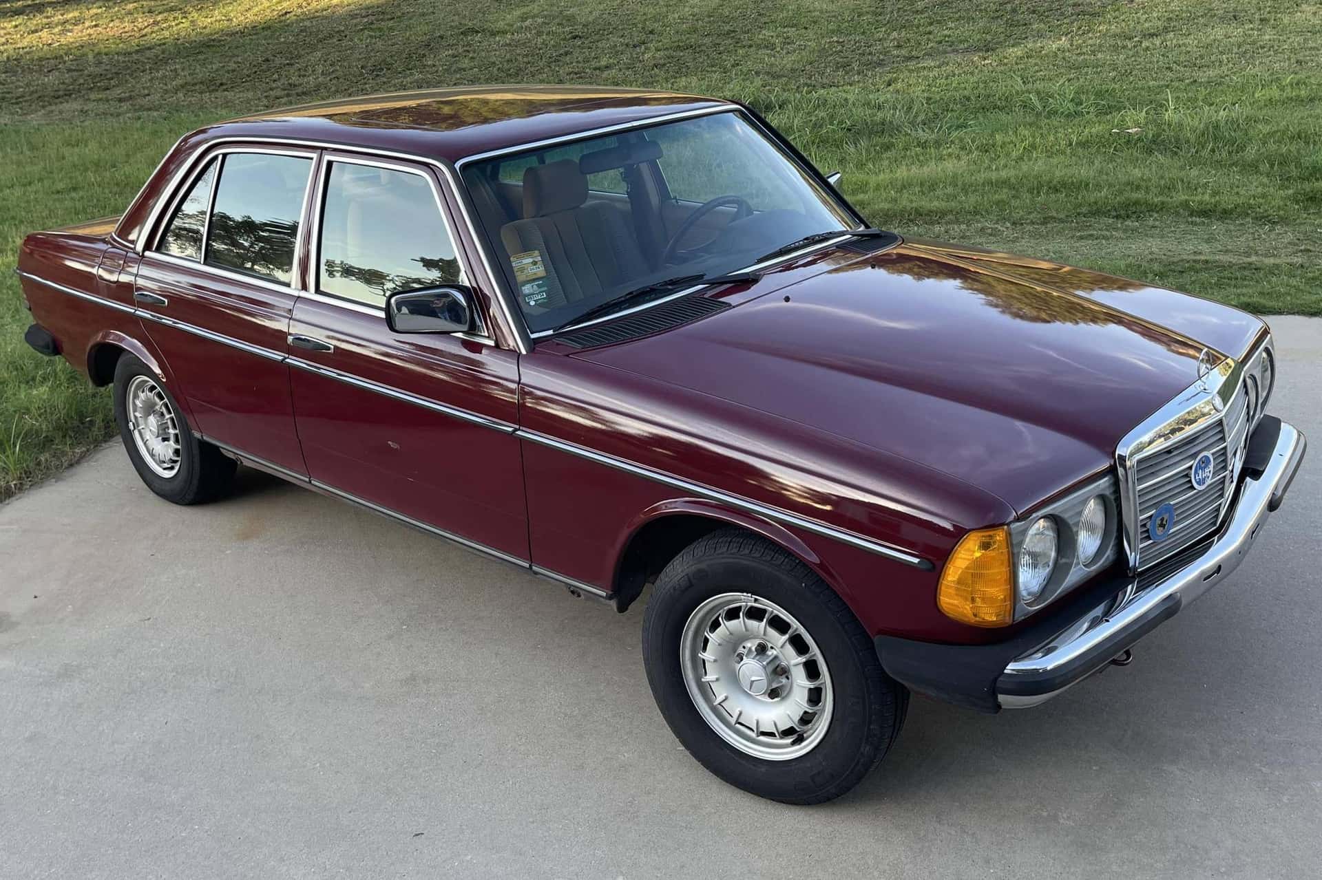 1985 Mercedes-Benz E-Class sold for $4,000