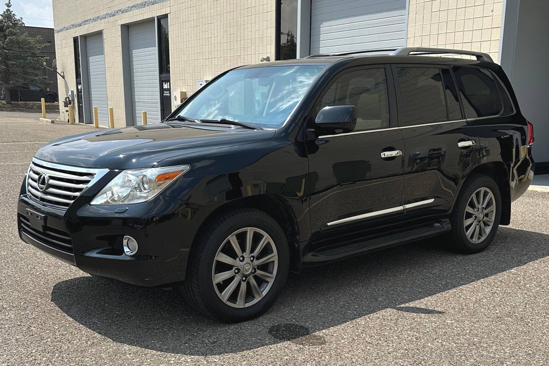 2011 Lexus LX sold for $22,250