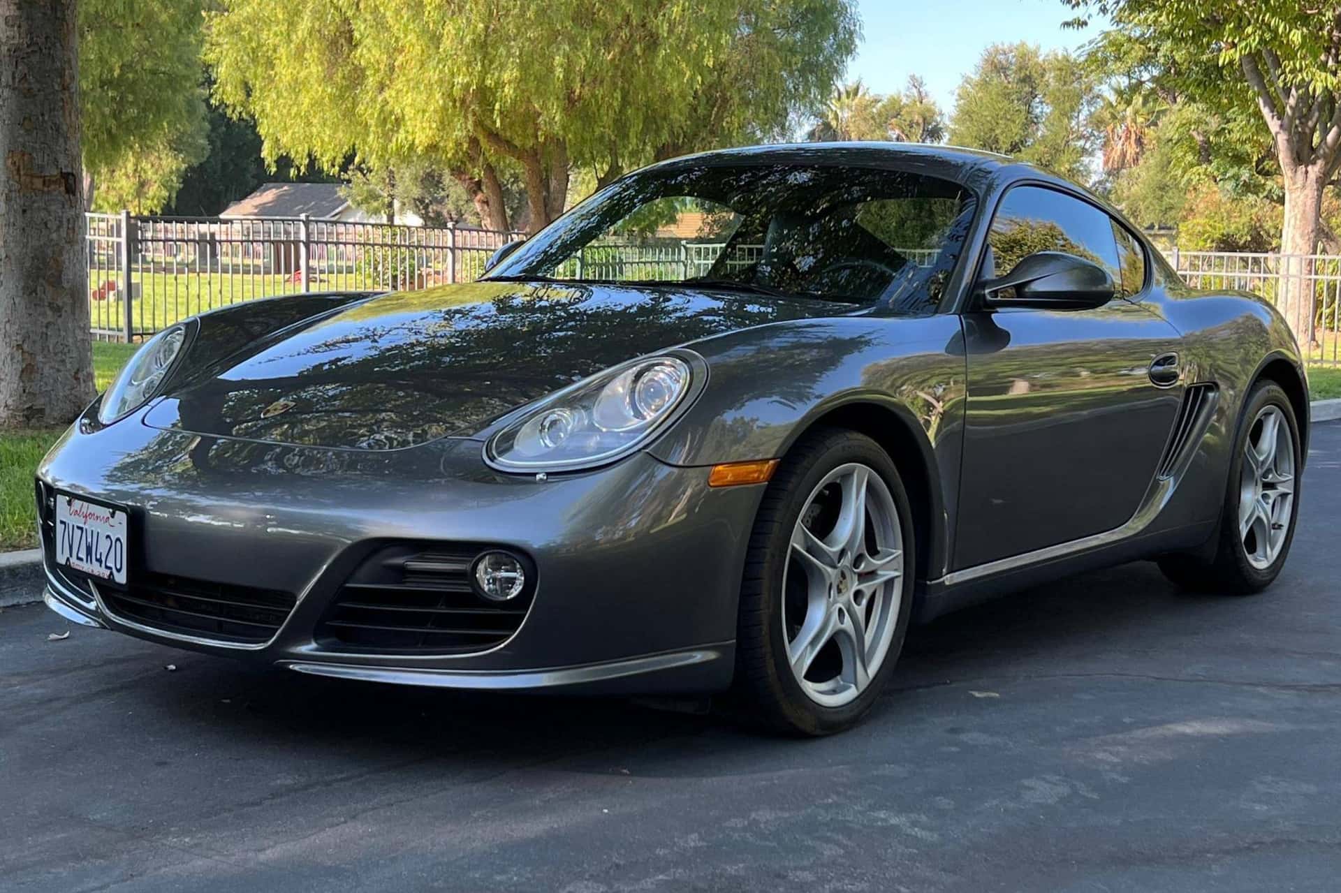 2011 Porsche 987 Cayman sold for $25,987