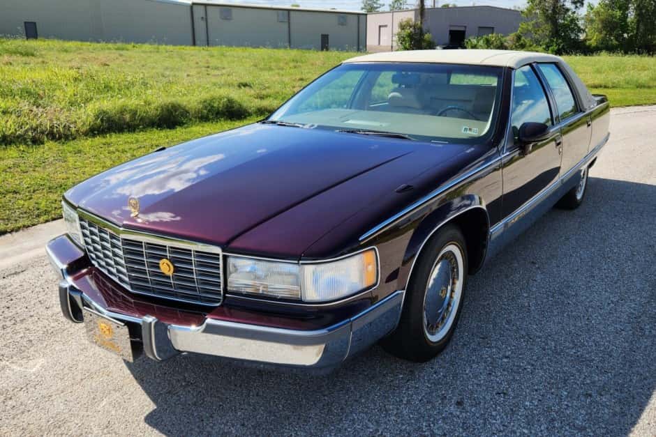 1993 Cadillac Fleetwood 1985-1996 sold for $16,000