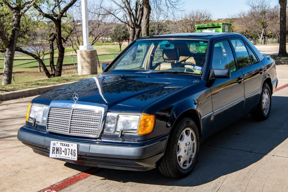 1992 Mercedes-Benz W124 E-Class sold for $7,400