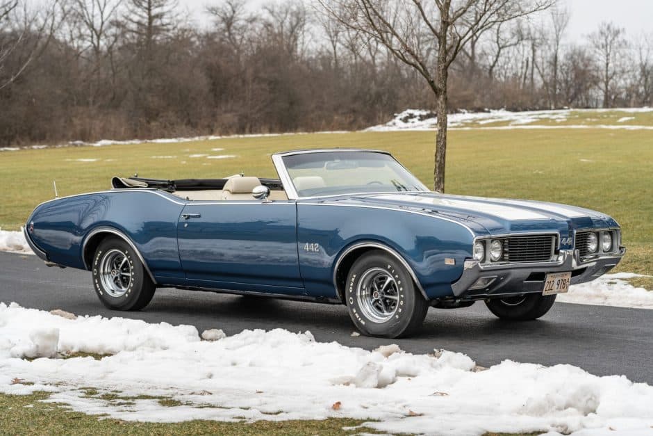 1969 Oldsmobile 442 sold for $72,000