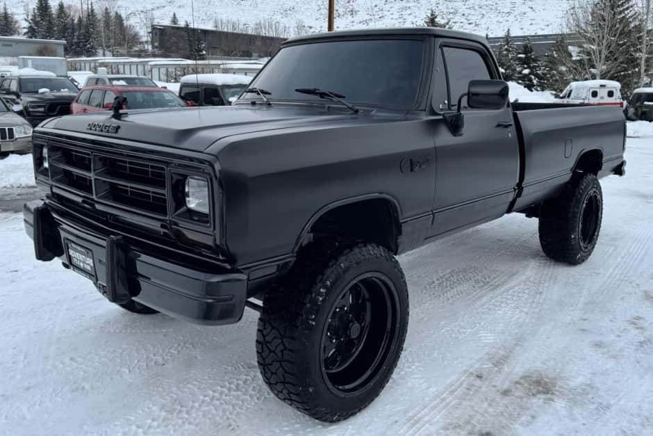 1990 Dodge Ram (1981-1993) sold for $18,500