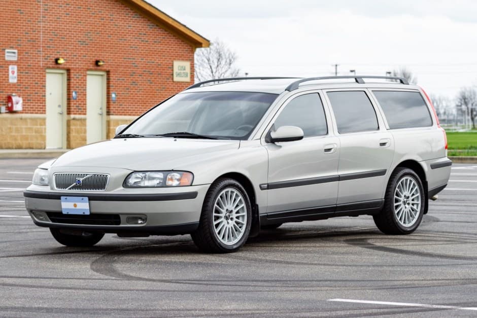 2001 Volvo V70 sold for $9,600