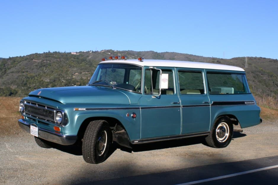 1968 International Harvester Travelall sold for $21,250