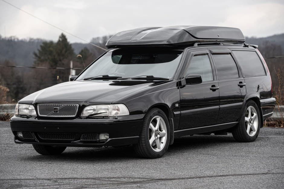 1998 Volvo V70R sold for $11,150