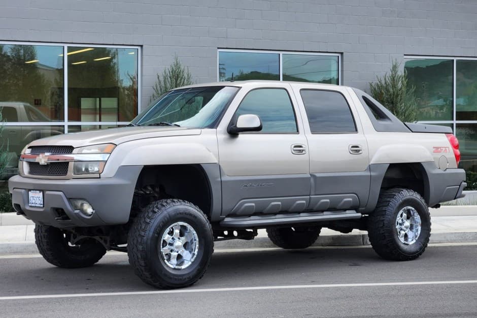 2002 Chevrolet Avalanche sold for $12,999