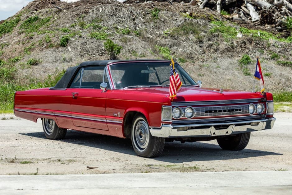 1967 Chrysler Imperial sold for $18,500